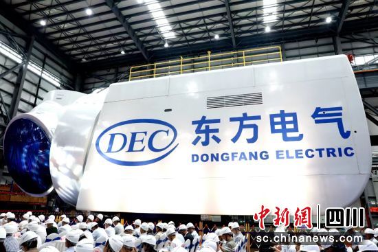 全球最大18兆瓦直驱海优势电机组下线仪式现场。亿万先生供图