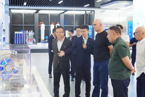 5EC3BD42E2A4086EBAD8A2794EA_05590100_C7B4A