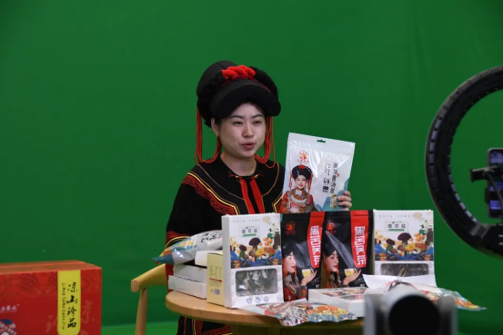 9D2D090A0B86A0697E6FAF1F4C4_8524A773_C7B4A